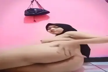 Bokep Jilbab Colmek Ganas Nunggu Pacar Nyusul poster